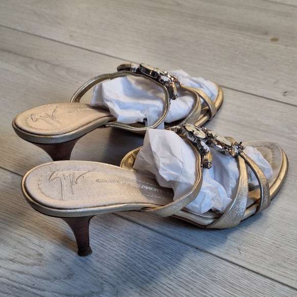 Giuseppe Zanotti Rhinestone Heels Shoes 🪆sz 7 - Picture 5 of 13